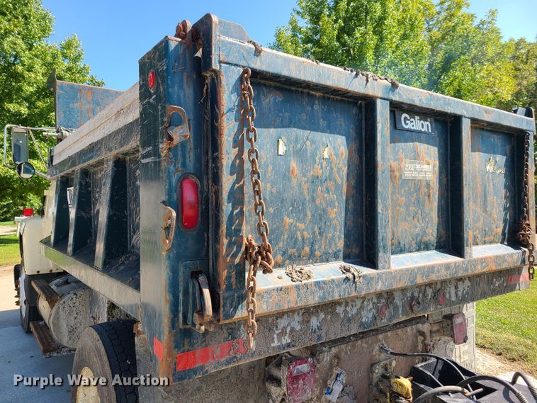 image for item DY9894 1995 Ford L9000  dump truck