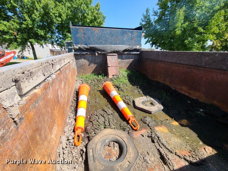 image for item DY9894 1995 Ford L9000  dump truck