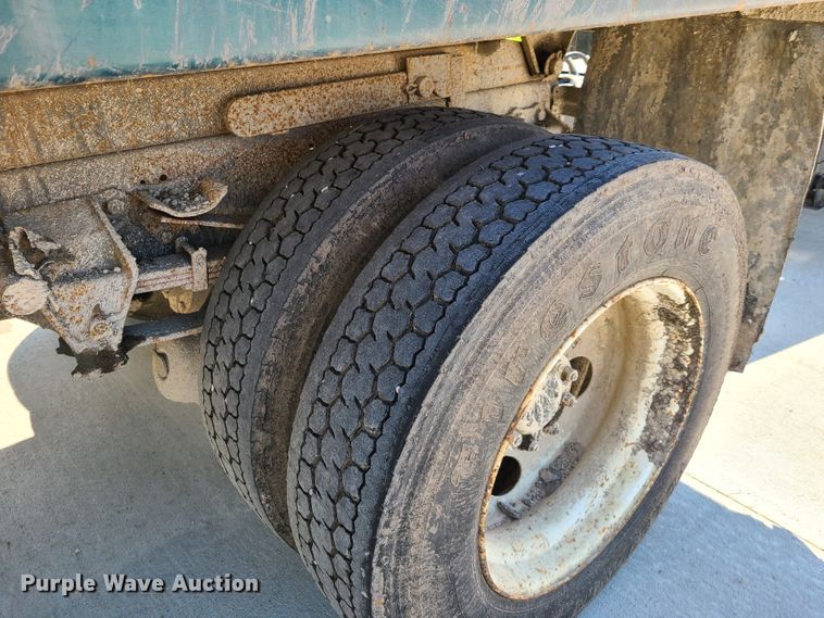 image for item DY9894 1995 Ford L9000  dump truck