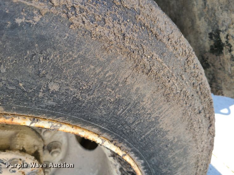 image for item DY9894 1995 Ford L9000  dump truck