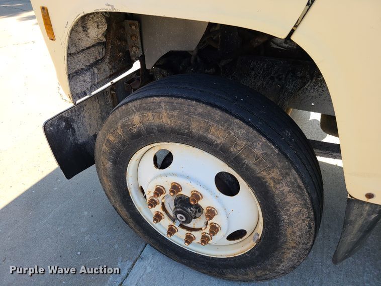 image for item DY9894 1995 Ford L9000  dump truck