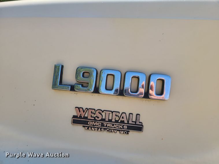 image for item DY9894 1995 Ford L9000  dump truck