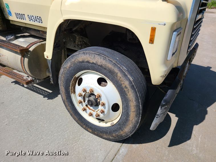 image for item DY9894 1995 Ford L9000  dump truck