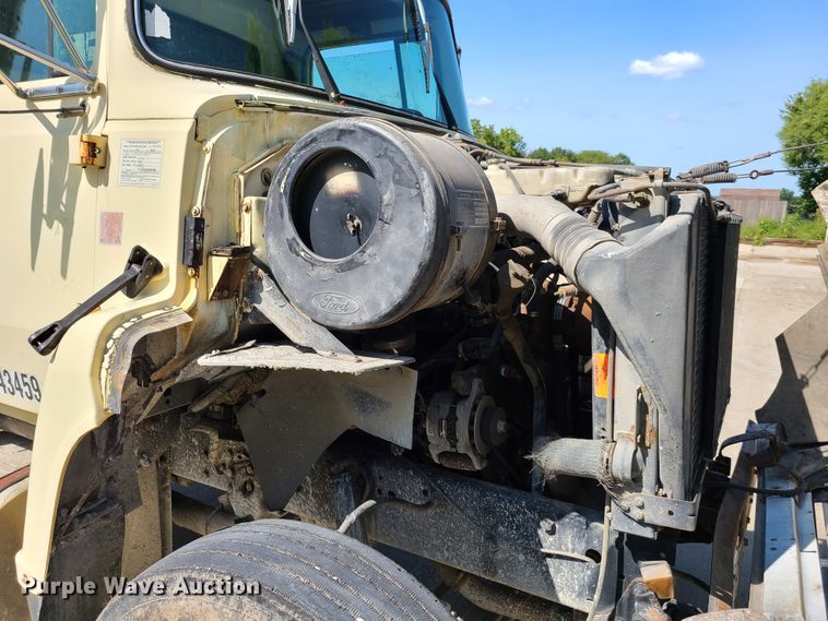 image for item DY9894 1995 Ford L9000  dump truck