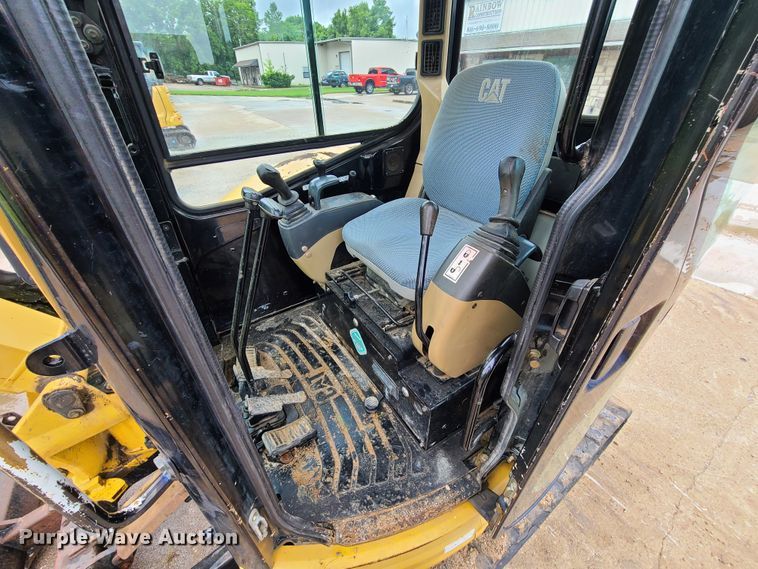 image for item EL9942 2005 Caterpillar 304CR  mini excavator