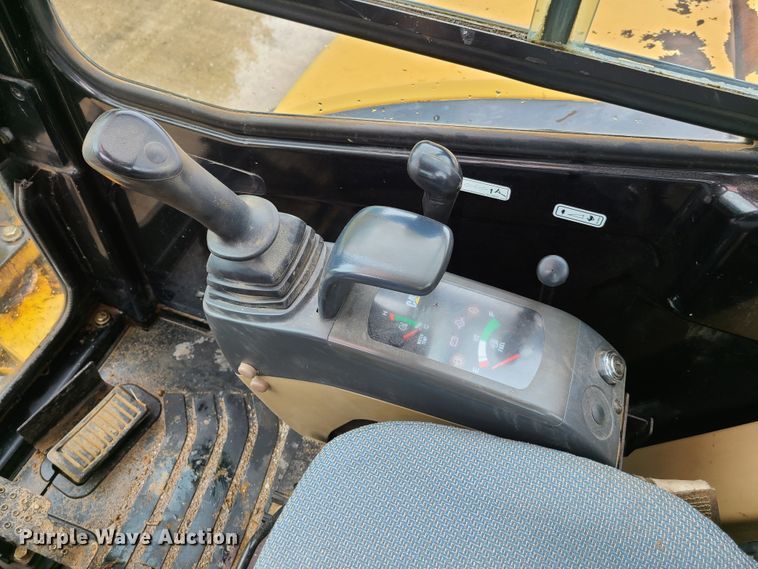 image for item EL9942 2005 Caterpillar 304CR  mini excavator