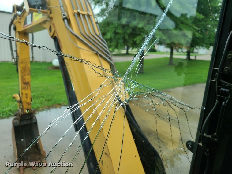 image for item EL9942 2005 Caterpillar 304CR  mini excavator