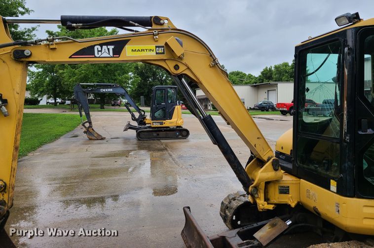 image for item EL9942 2005 Caterpillar 304CR  mini excavator