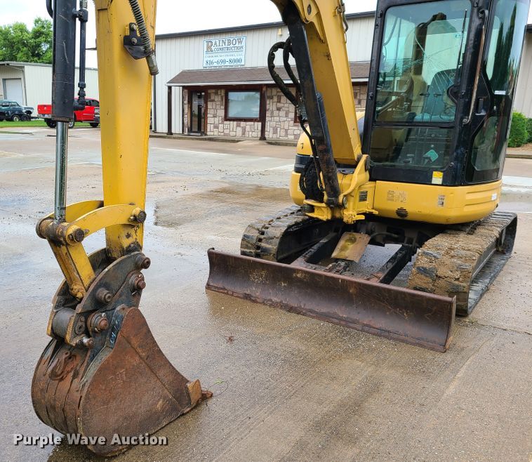 image for item EL9942 2005 Caterpillar 304CR  mini excavator