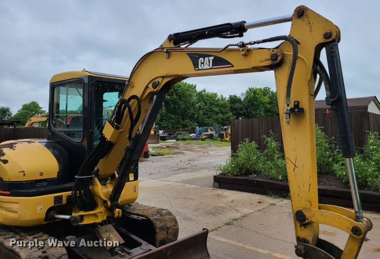 image for item EL9942 2005 Caterpillar 304CR  mini excavator