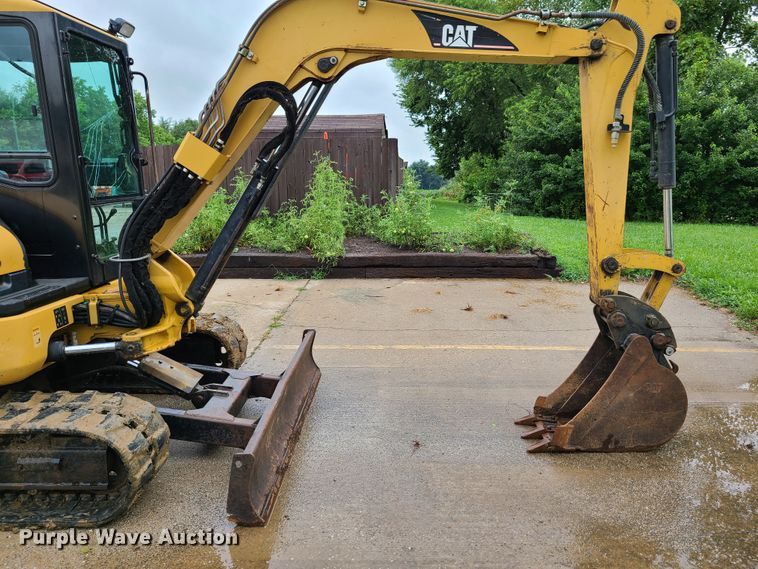 image for item EL9942 2005 Caterpillar 304CR  mini excavator