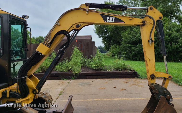 image for item EL9942 2005 Caterpillar 304CR  mini excavator