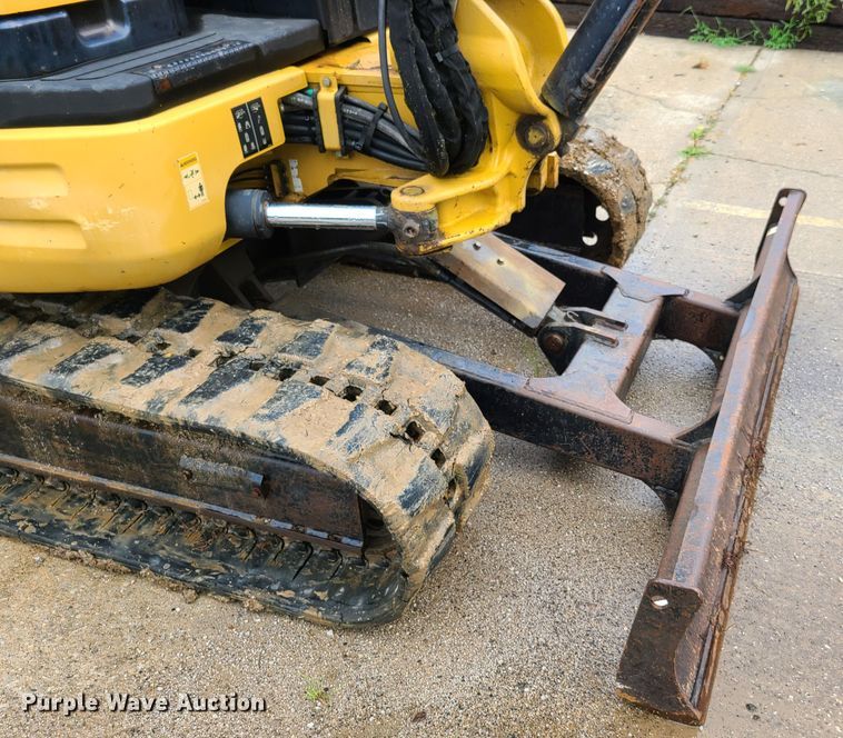 image for item EL9942 2005 Caterpillar 304CR  mini excavator
