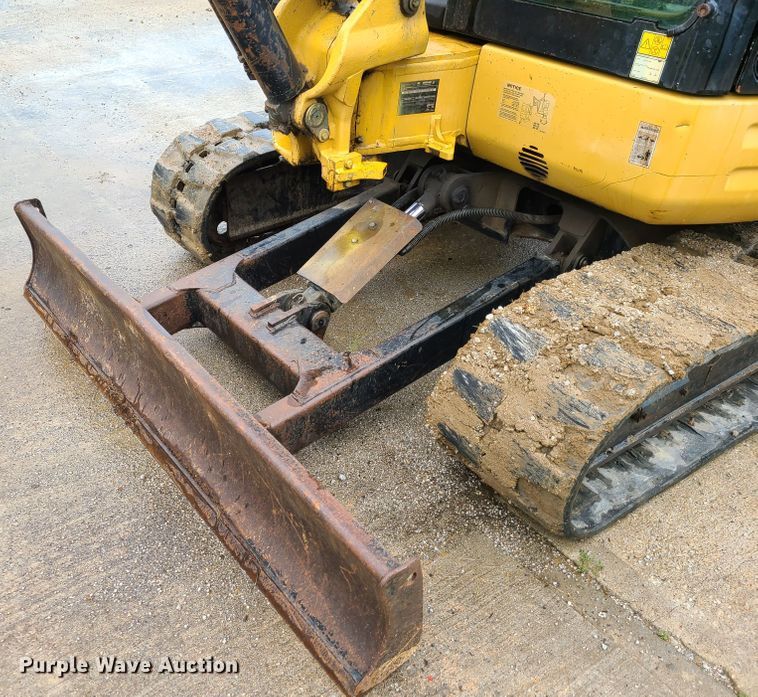 image for item EL9942 2005 Caterpillar 304CR  mini excavator