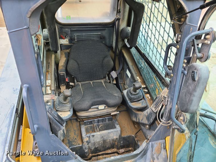 image for item EL9944 2011 John Deere 333D  tracked skid steer loader