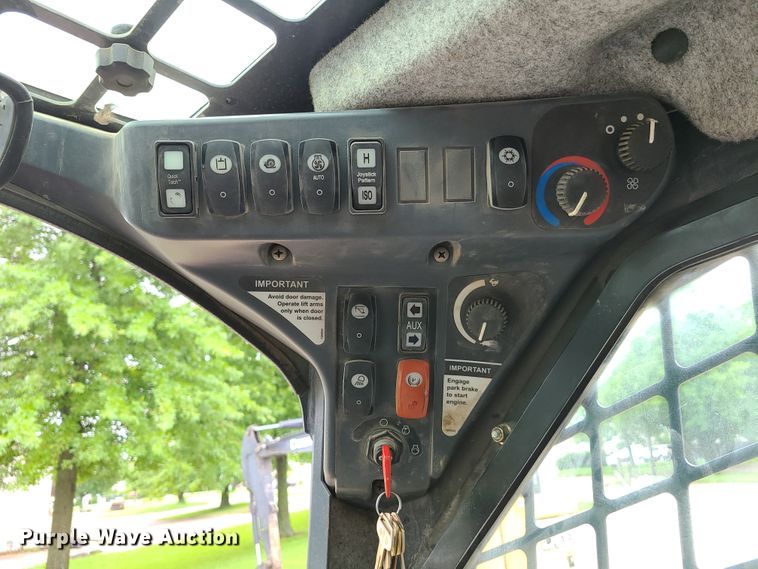 image for item EL9944 2011 John Deere 333D  tracked skid steer loader