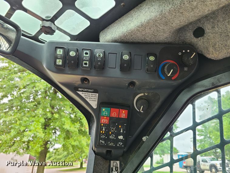 image for item EL9945 2014 John Deere 333E  tracked skid steer loader