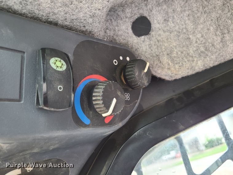 image for item EL9945 2014 John Deere 333E  tracked skid steer loader