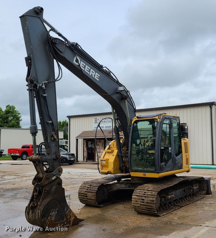 image for item EL9950 2010 John Deere 135D  excavator