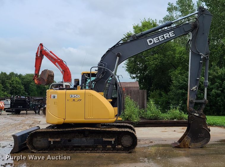 image for item EL9950 2010 John Deere 135D  excavator