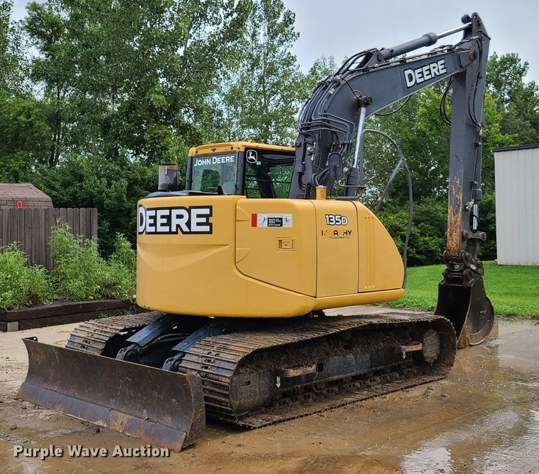 image for item EL9950 2010 John Deere 135D  excavator