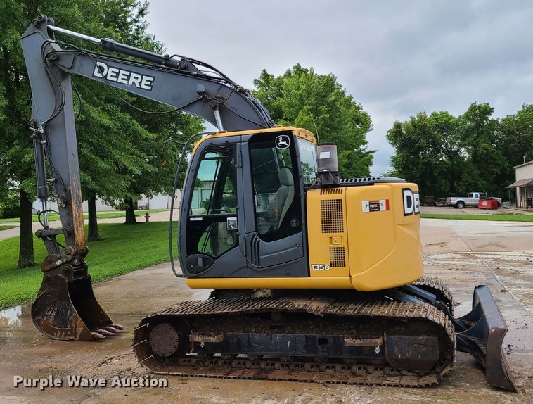image for item EL9950 2010 John Deere 135D  excavator