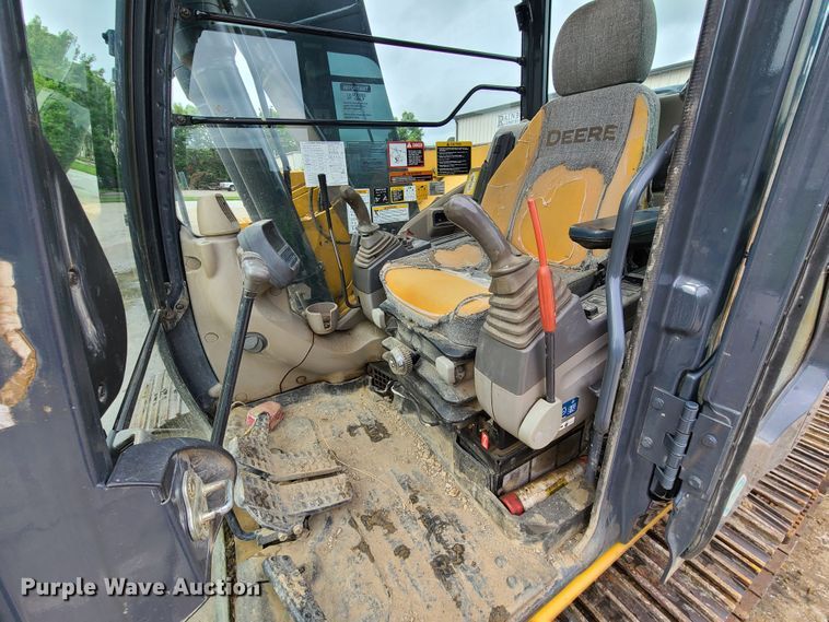 image for item EL9950 2010 John Deere 135D  excavator
