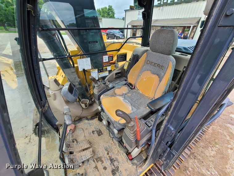image for item EL9950 2010 John Deere 135D  excavator