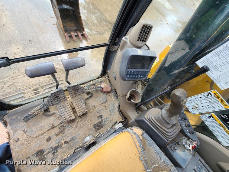 image for item EL9950 2010 John Deere 135D  excavator