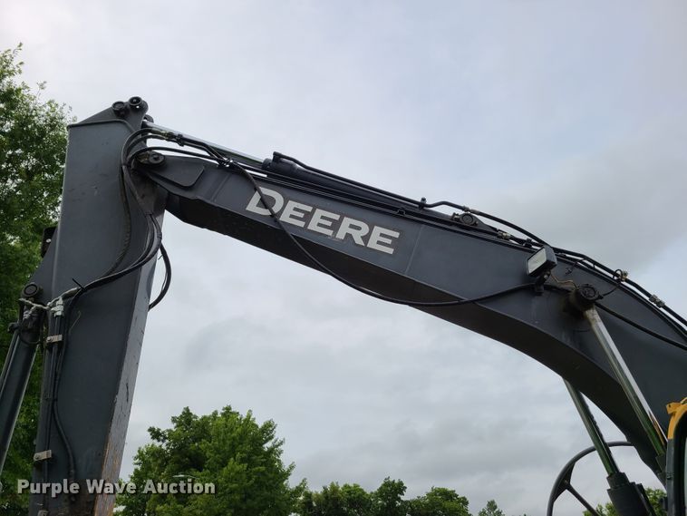 image for item EL9950 2010 John Deere 135D  excavator