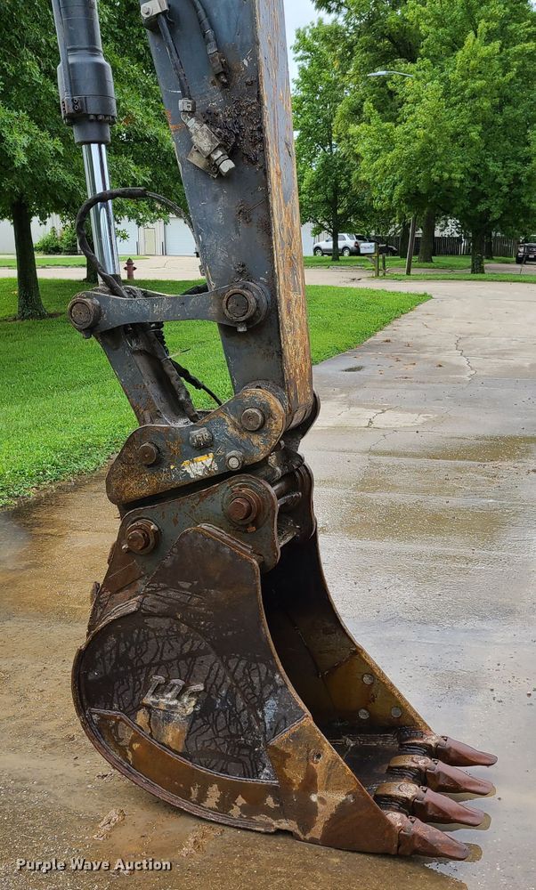 image for item EL9950 2010 John Deere 135D  excavator