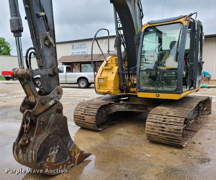 image for item EL9950 2010 John Deere 135D  excavator