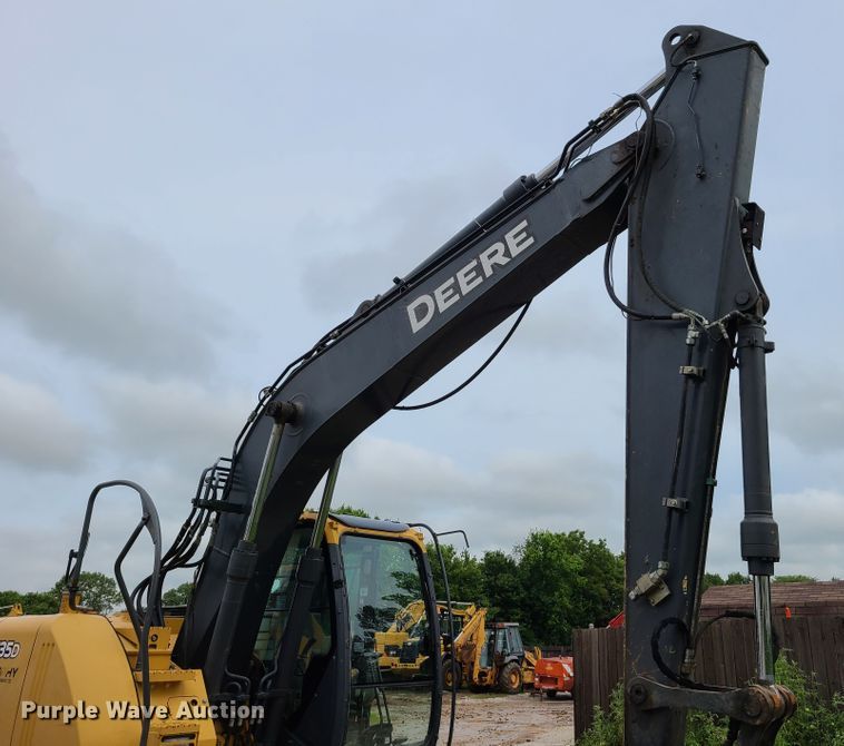 image for item EL9950 2010 John Deere 135D  excavator