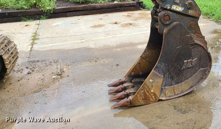 image for item EL9950 2010 John Deere 135D  excavator