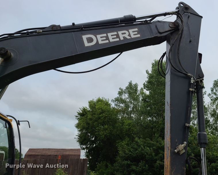 image for item EL9950 2010 John Deere 135D  excavator