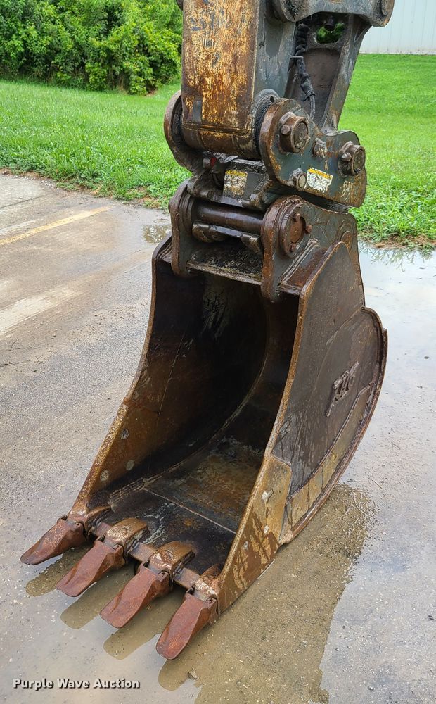 image for item EL9950 2010 John Deere 135D  excavator