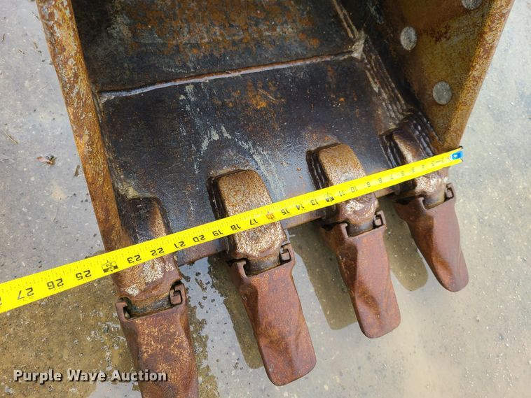 image for item EL9950 2010 John Deere 135D  excavator