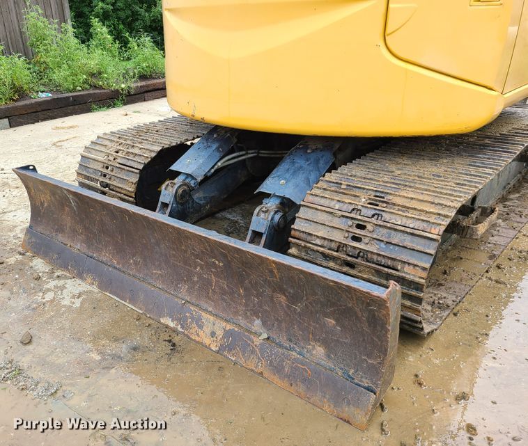 image for item EL9950 2010 John Deere 135D  excavator