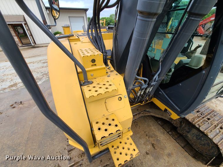 image for item EL9950 2010 John Deere 135D  excavator