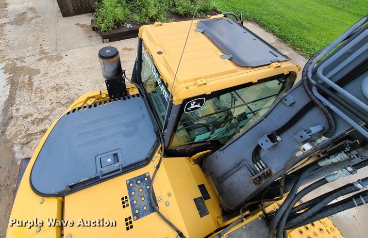 image for item EL9950 2010 John Deere 135D  excavator