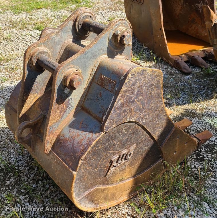 image for item EL9950 2010 John Deere 135D  excavator