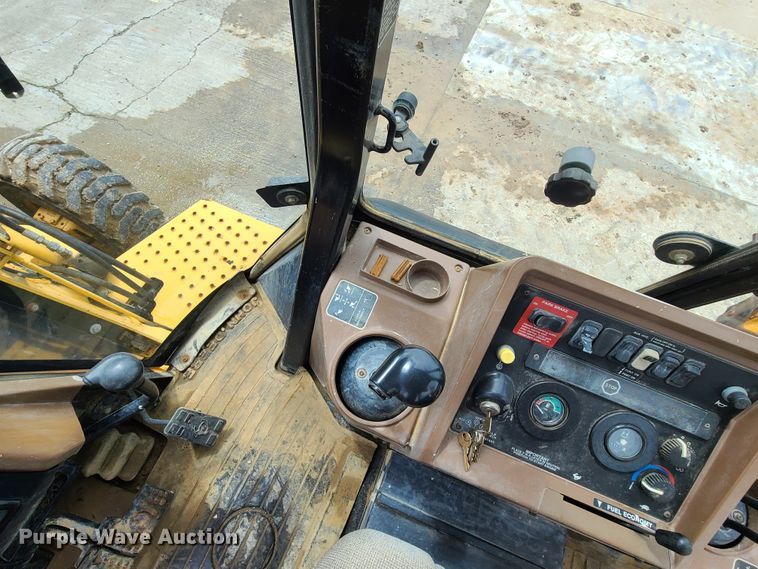 image for item EL9953 2000 John Deere 310E  backhoe