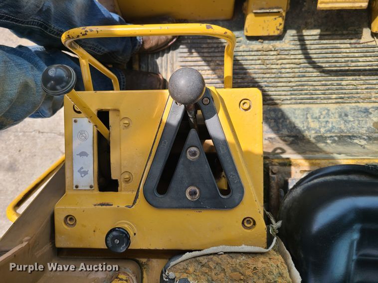 image for item EL9955 1987 Caterpillar 953  track loader