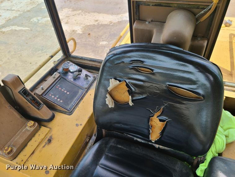 image for item EL9955 1987 Caterpillar 953  track loader