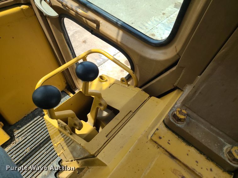 image for item EL9955 1987 Caterpillar 953  track loader