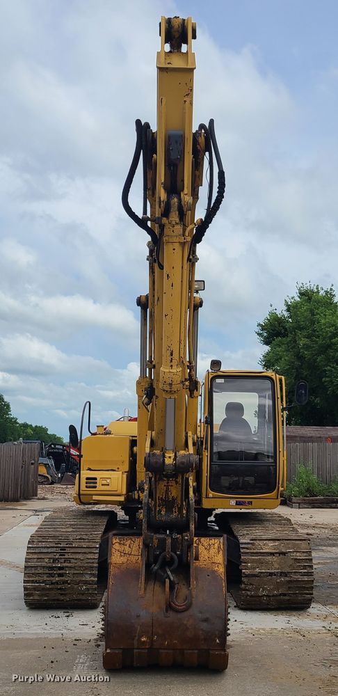 image for item EL9956 2000 John Deere 200LC  excavator