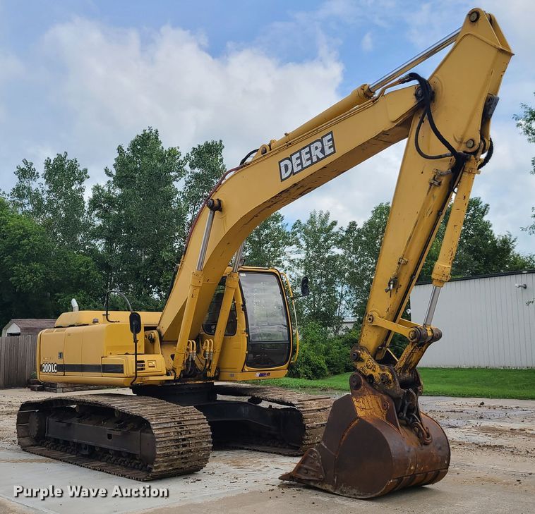 image for item EL9956 2000 John Deere 200LC  excavator
