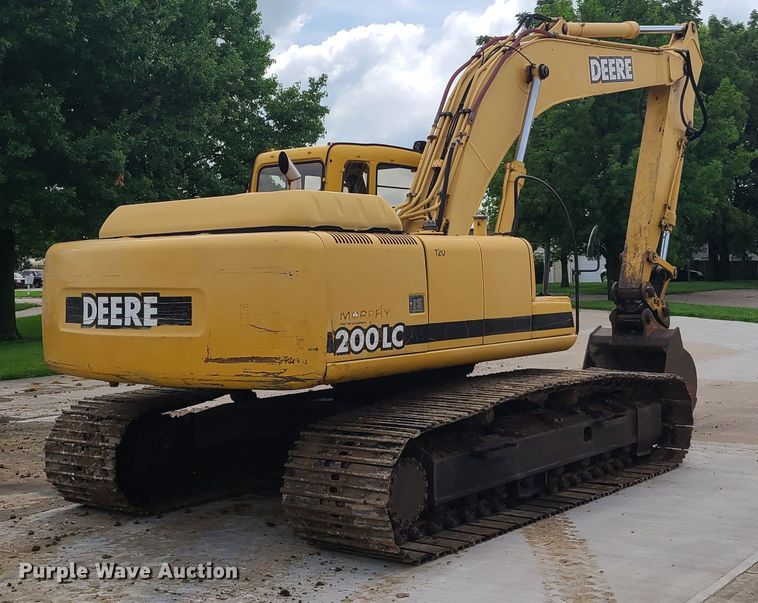 image for item EL9956 2000 John Deere 200LC  excavator