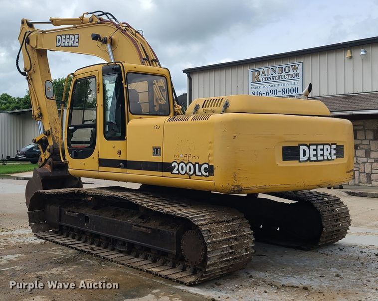 image for item EL9956 2000 John Deere 200LC  excavator