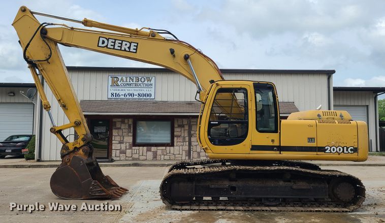 image for item EL9956 2000 John Deere 200LC  excavator